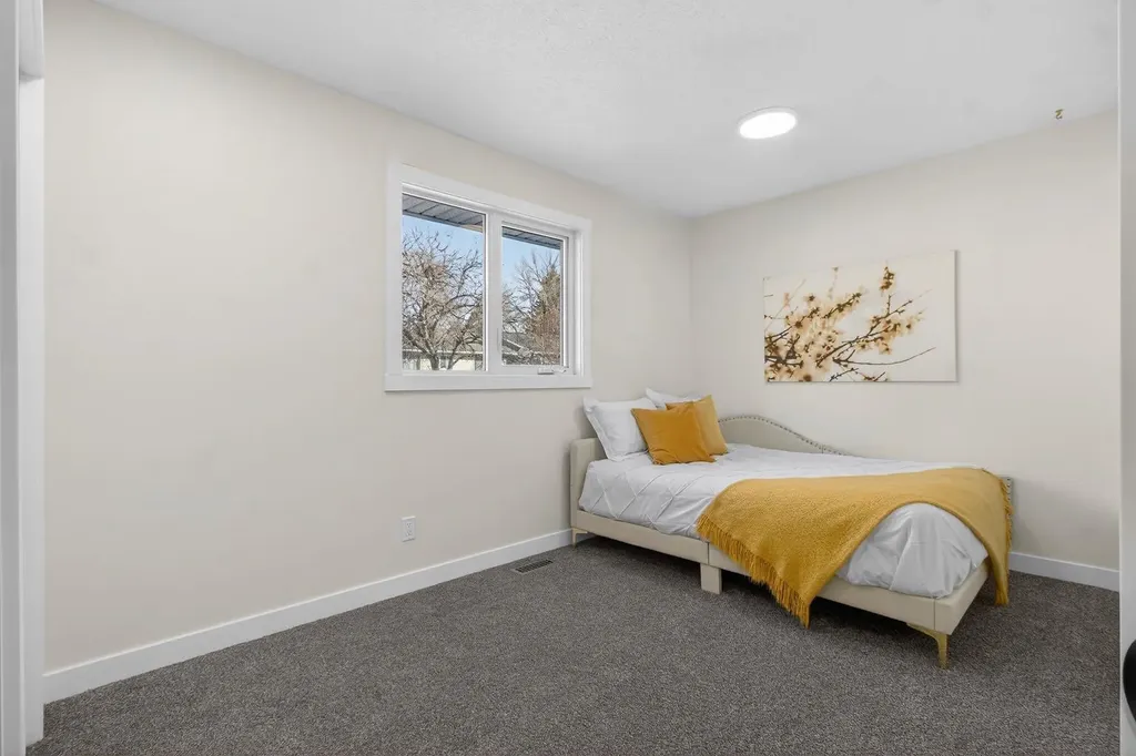 203 Lynnover Place SE Calgary AB T2C 1L5