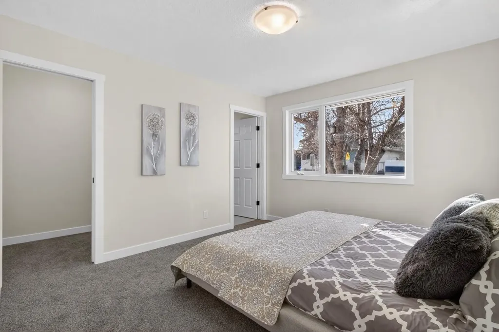 203 Lynnover Place SE Calgary AB T2C 1L5