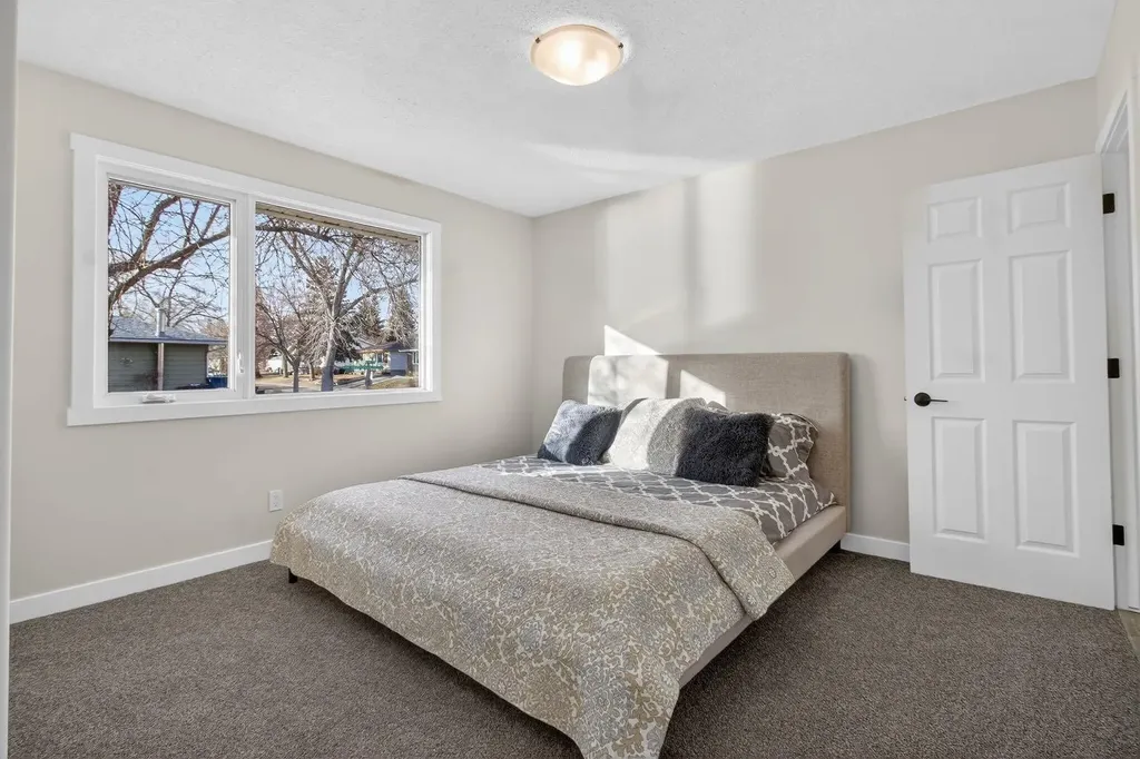 203 Lynnover Place SE Calgary AB T2C 1L5