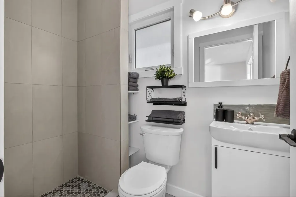 203 Lynnover Place SE Calgary AB T2C 1L5
