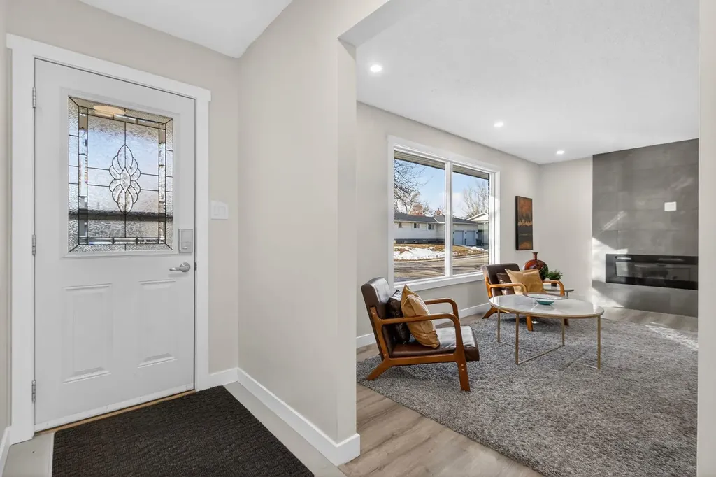 203 Lynnover Place SE Calgary AB T2C 1L5