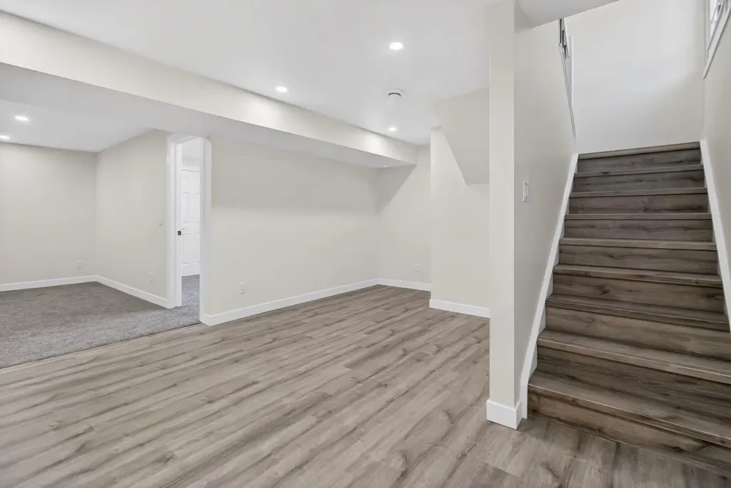 203 Lynnover Place SE Calgary AB T2C 1L5