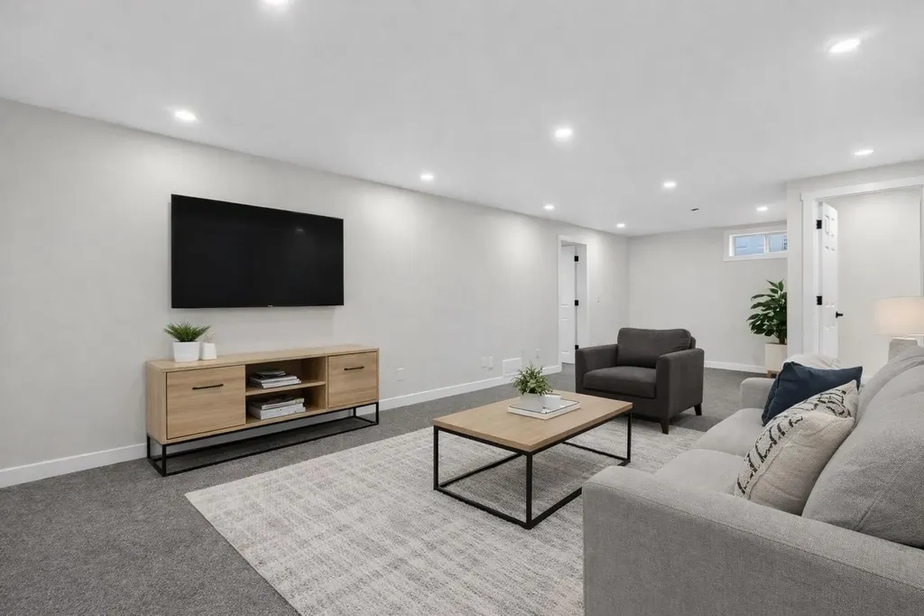 203 Lynnover Place SE Calgary AB T2C 1L5