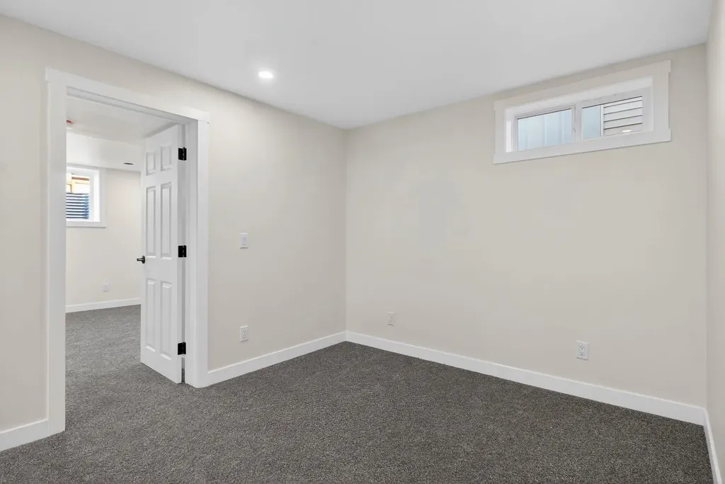 203 Lynnover Place SE Calgary AB T2C 1L5