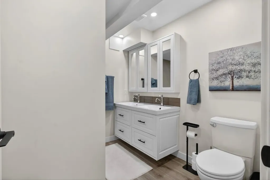 203 Lynnover Place SE Calgary AB T2C 1L5