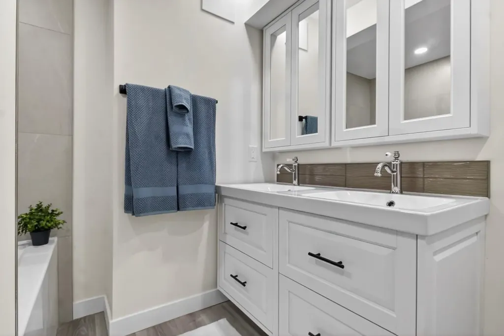 203 Lynnover Place SE Calgary AB T2C 1L5