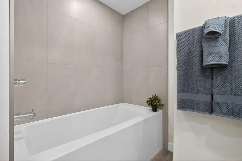 203 Lynnover Place SE Calgary AB T2C 1L5