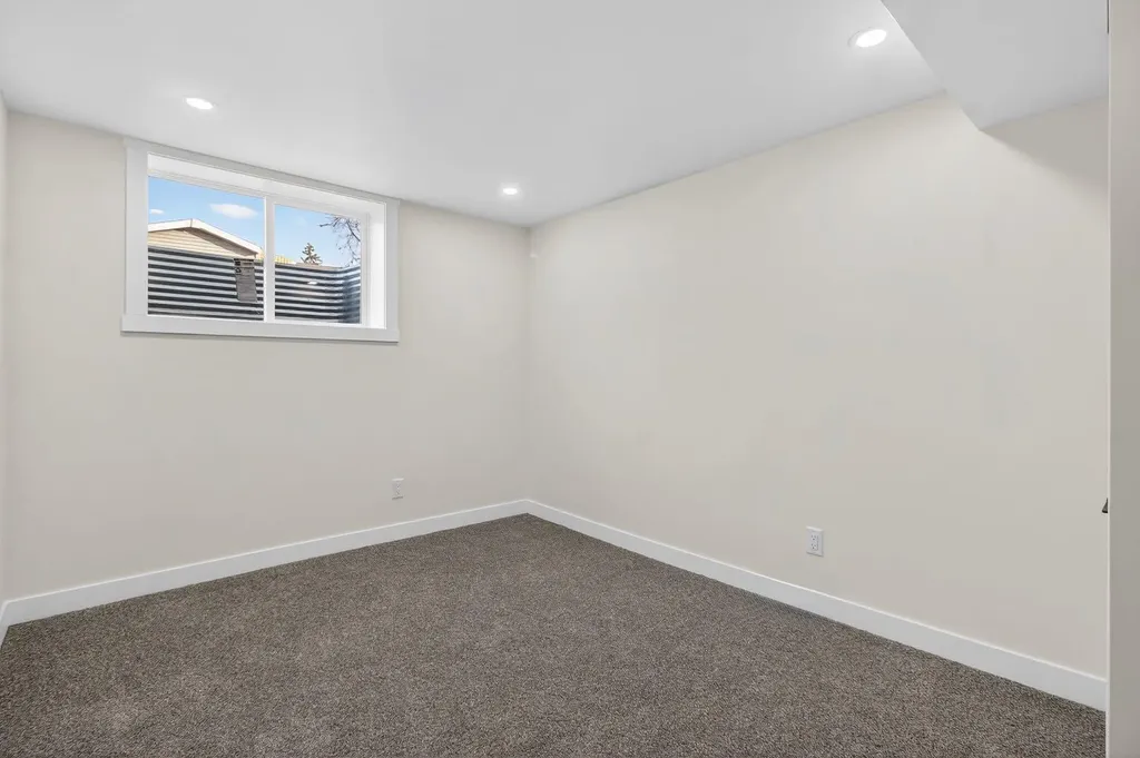 203 Lynnover Place SE Calgary AB T2C 1L5
