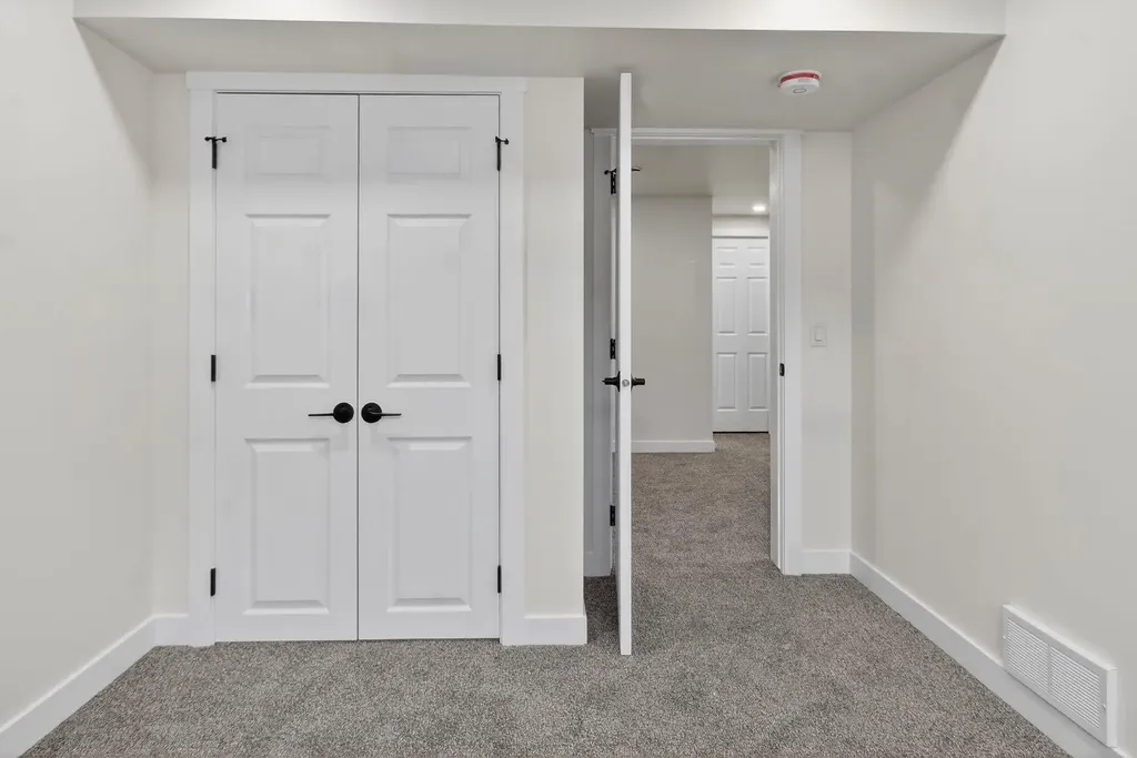203 Lynnover Place SE Calgary AB T2C 1L5