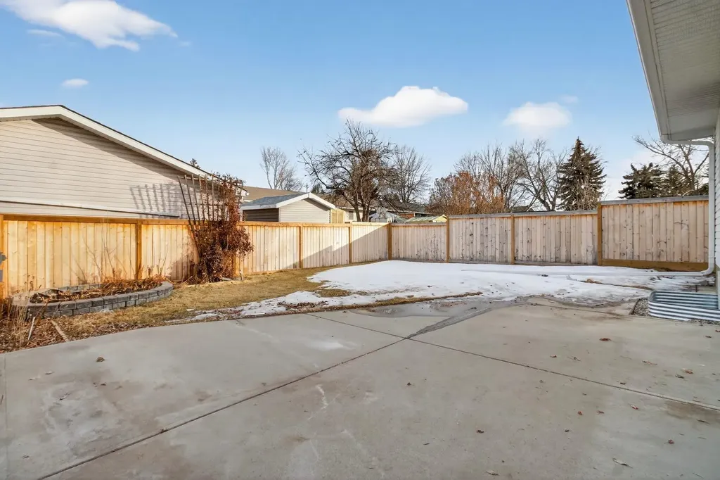 203 Lynnover Place SE Calgary AB T2C 1L5