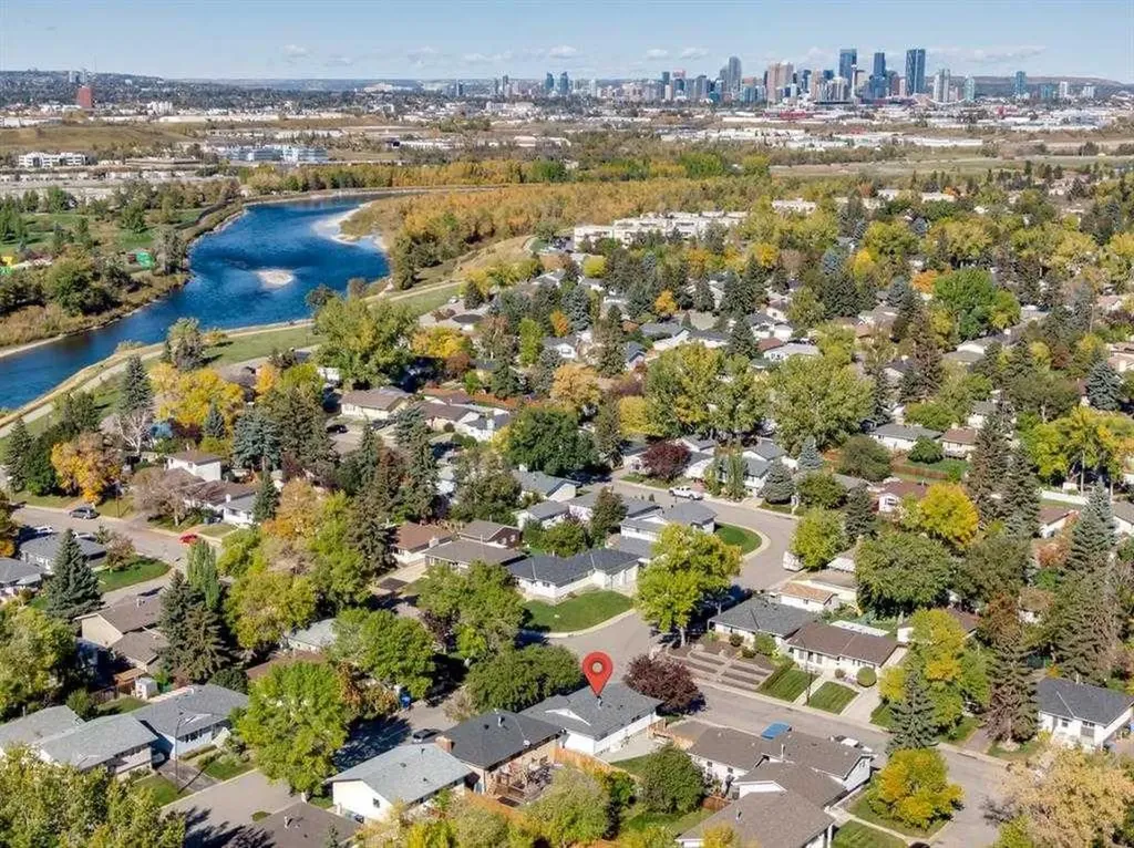 203 Lynnover Place SE Calgary AB T2C 1L5