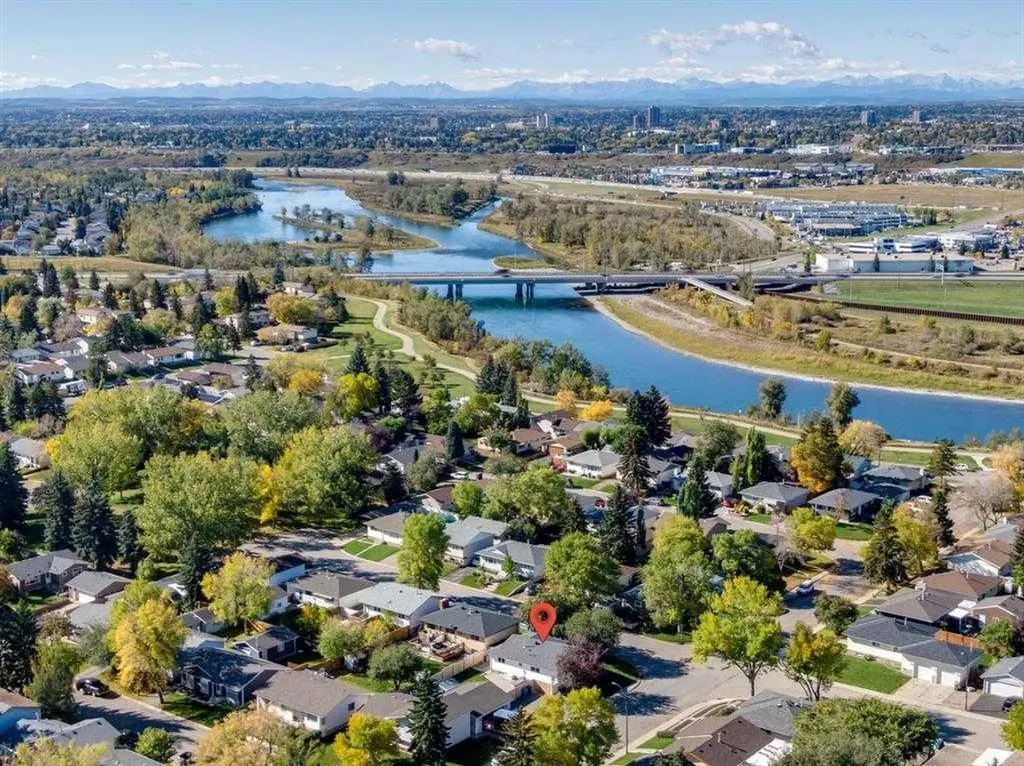 203 Lynnover Place SE Calgary AB T2C 1L5