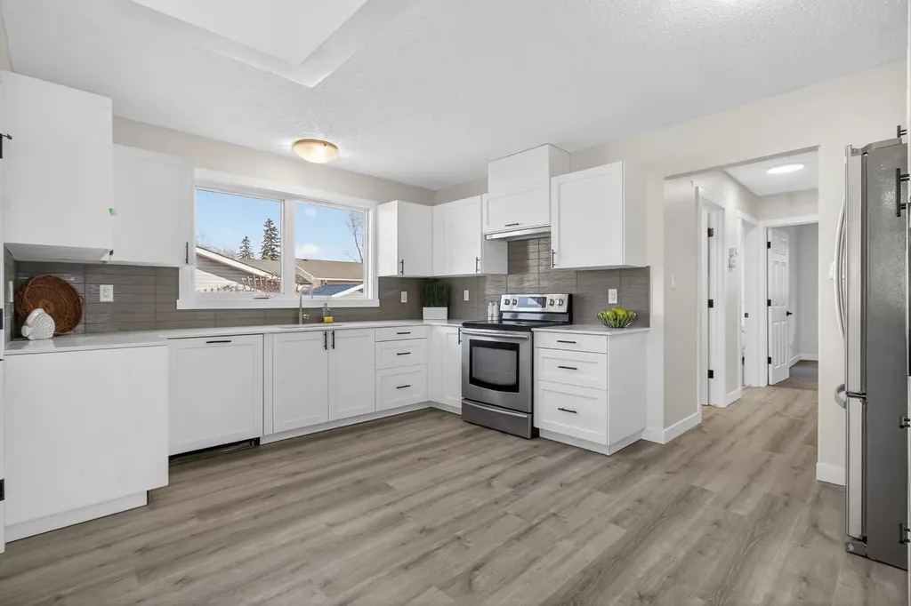 203 Lynnover Place SE Calgary AB T2C 1L5
