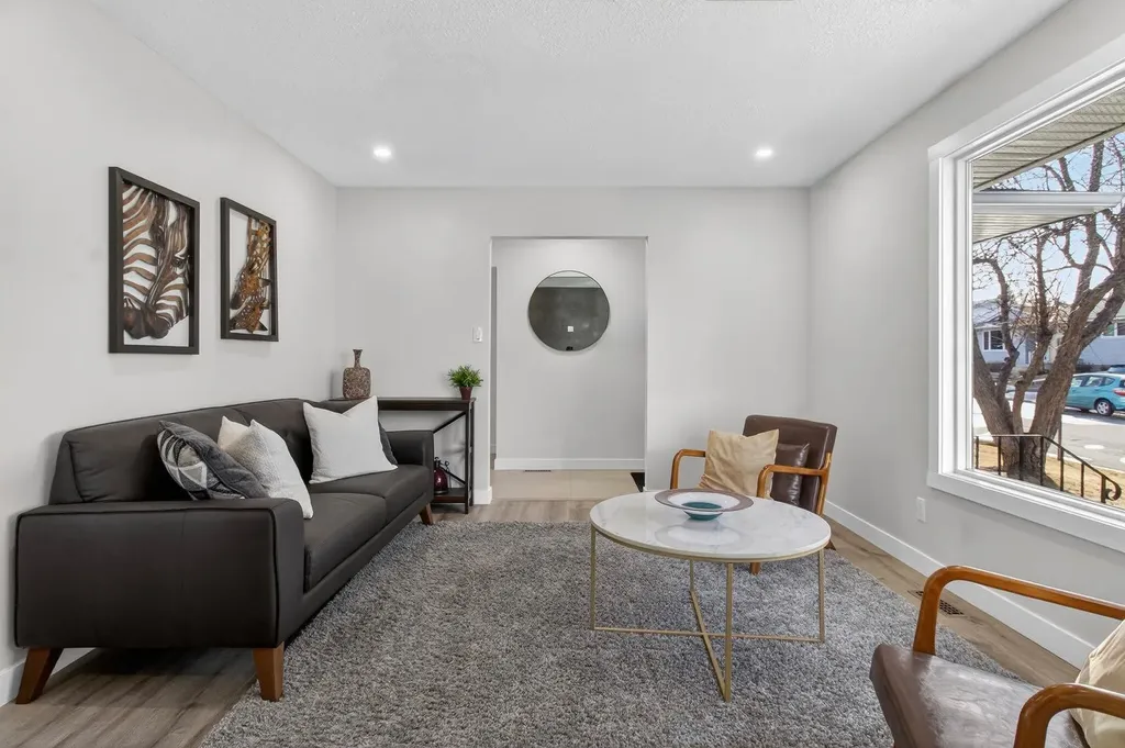 203 Lynnover Place SE Calgary AB T2C 1L5