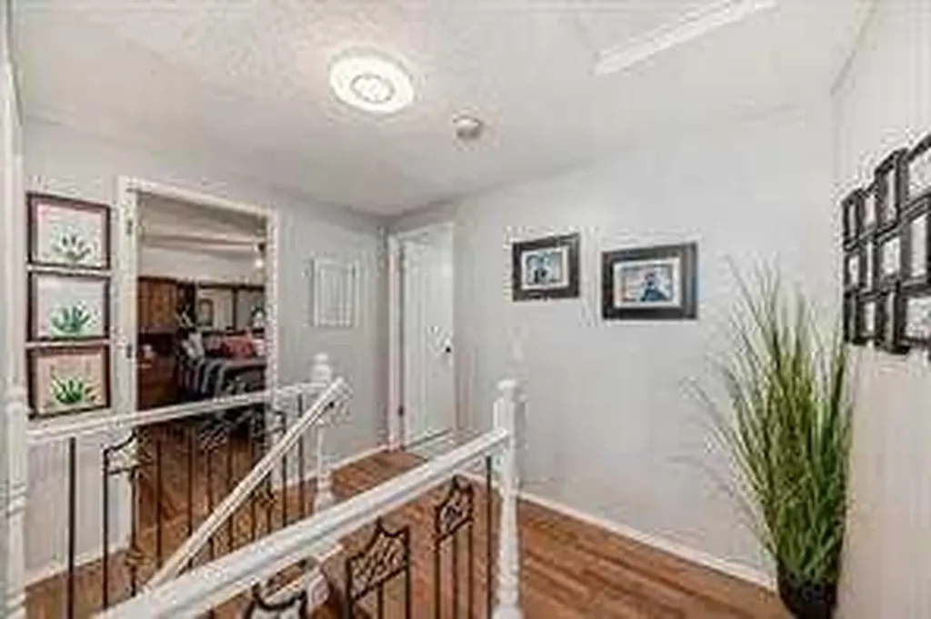 420 Whitehorn Place NE Calgary AB T1Y2B1