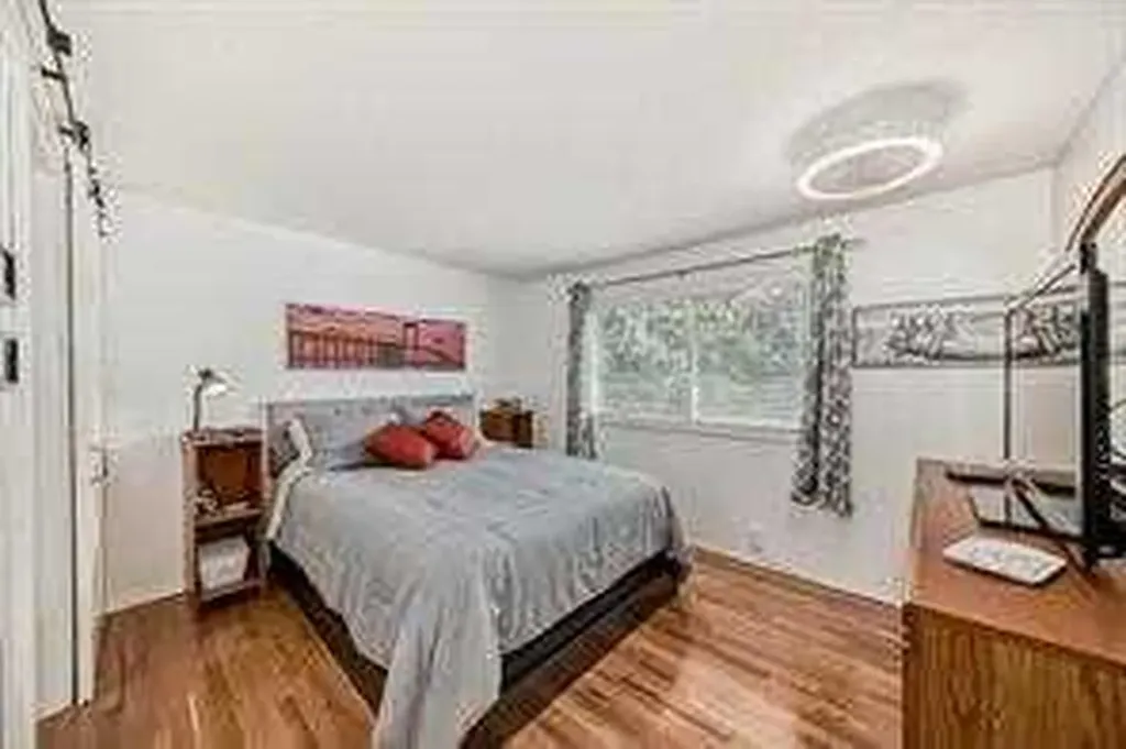 420 Whitehorn Place NE Calgary AB T1Y2B1
