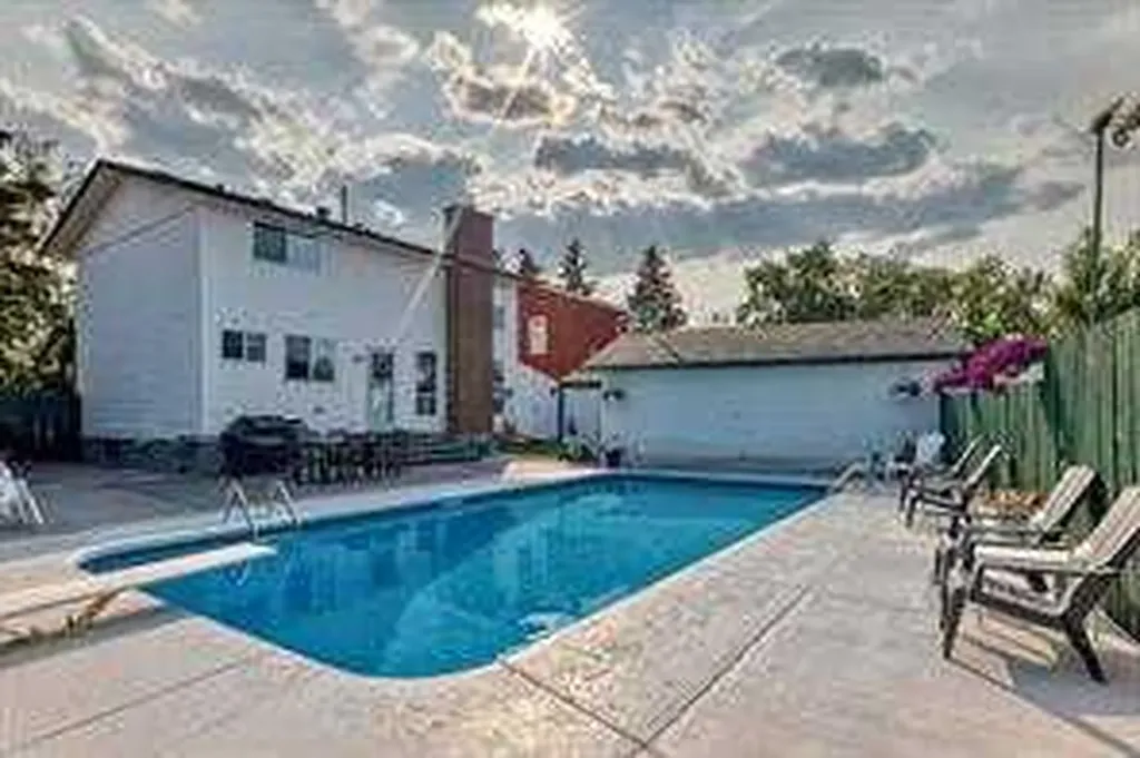 420 Whitehorn Place NE Calgary AB T1Y2B1