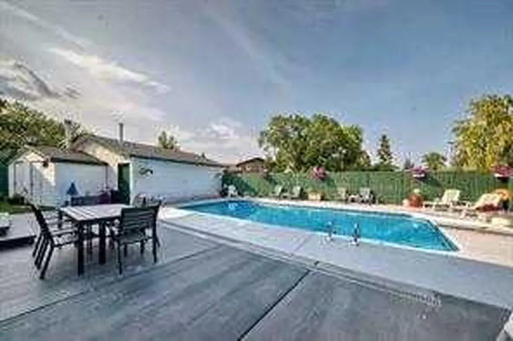 420 Whitehorn Place NE Calgary AB T1Y2B1