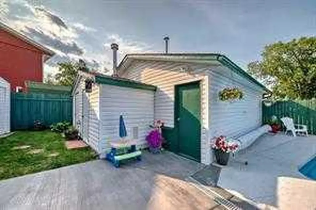 420 Whitehorn Place NE Calgary AB T1Y2B1
