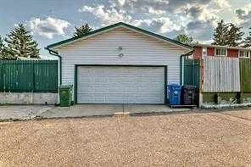 420 Whitehorn Place NE Calgary AB T1Y2B1