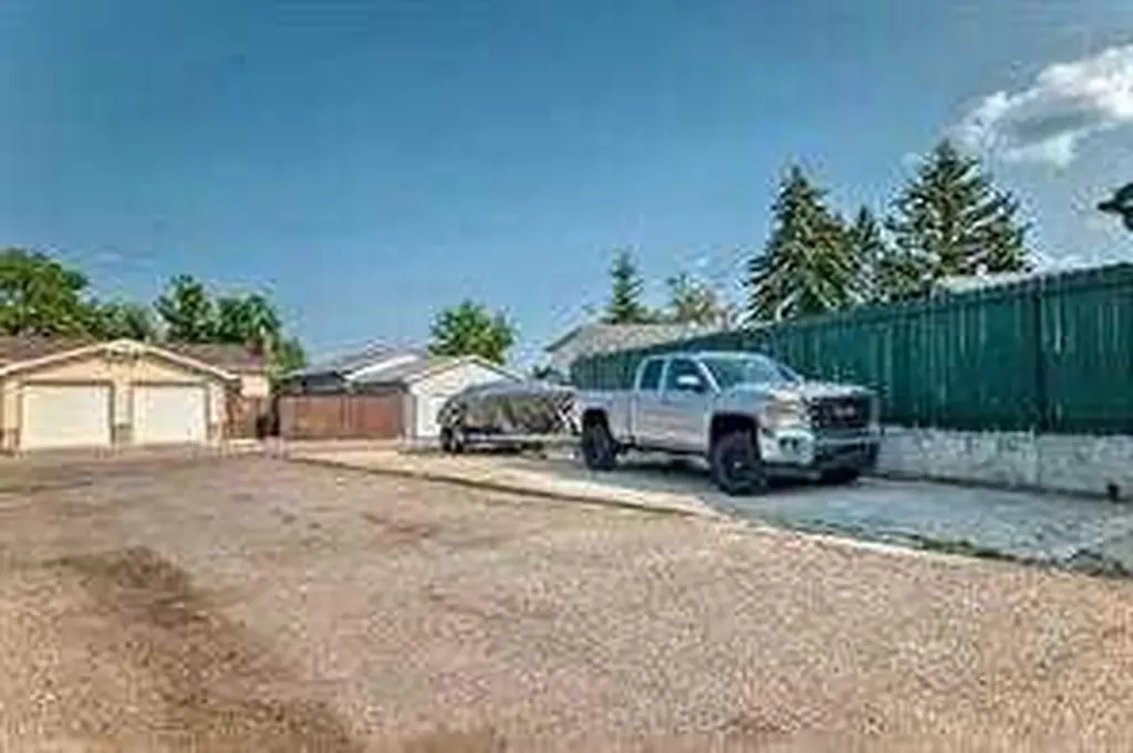 420 Whitehorn Place NE Calgary AB T1Y2B1