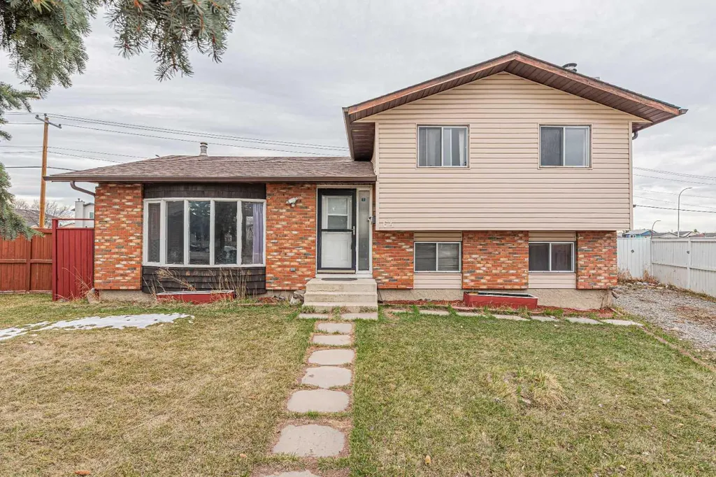 64 Castledale Crescent NE Calgary AB T3J 1X4