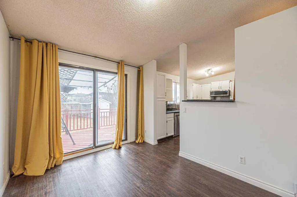 64 Castledale Crescent NE Calgary AB T3J 1X4