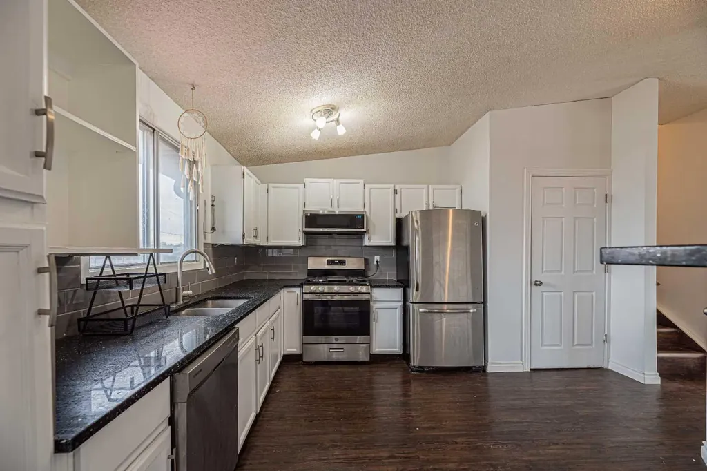 64 Castledale Crescent NE Calgary AB T3J 1X4