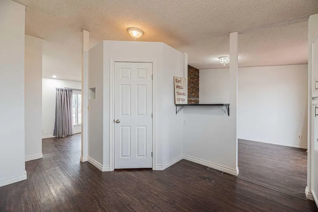 64 Castledale Crescent NE Calgary AB T3J 1X4
