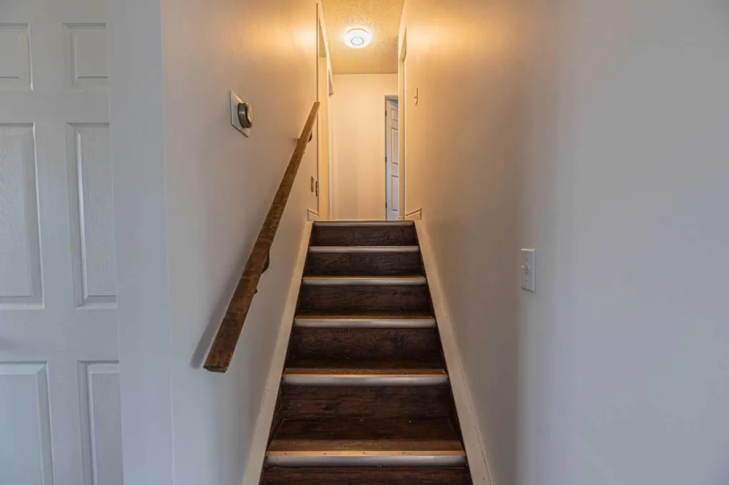 64 Castledale Crescent NE Calgary AB T3J 1X4