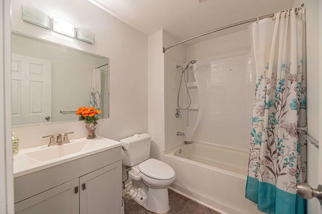 64 Castledale Crescent NE Calgary AB T3J 1X4