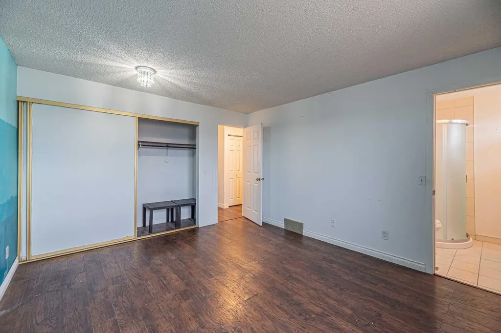 64 Castledale Crescent NE Calgary AB T3J 1X4