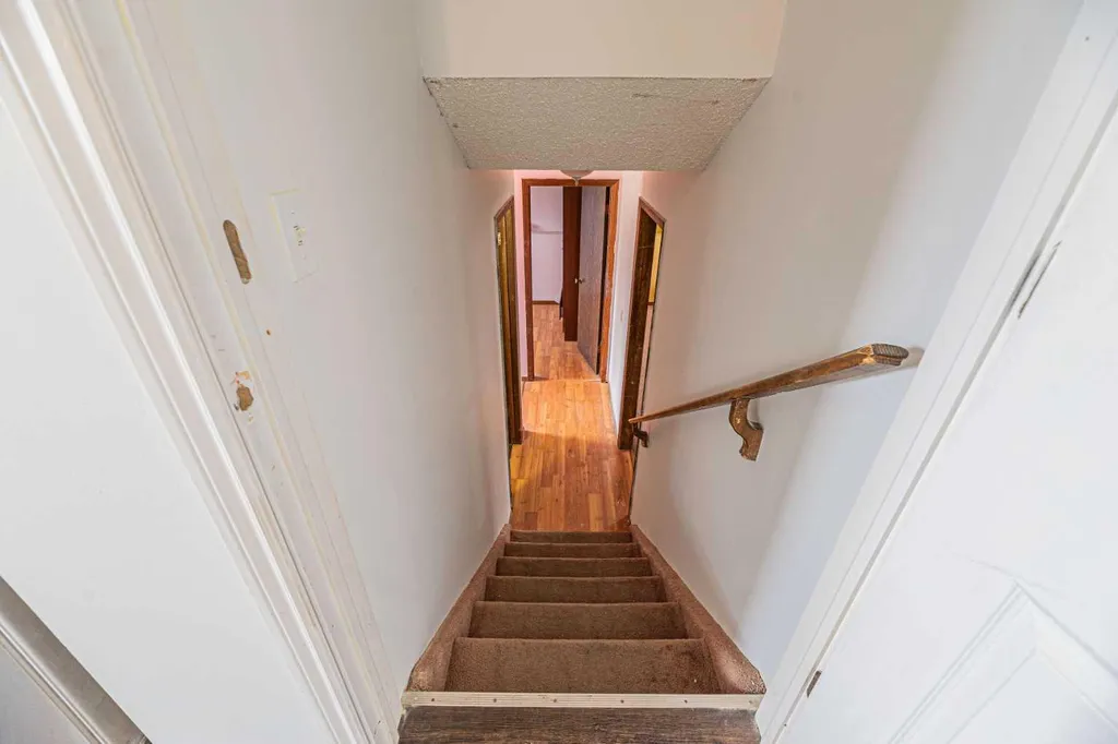 64 Castledale Crescent NE Calgary AB T3J 1X4