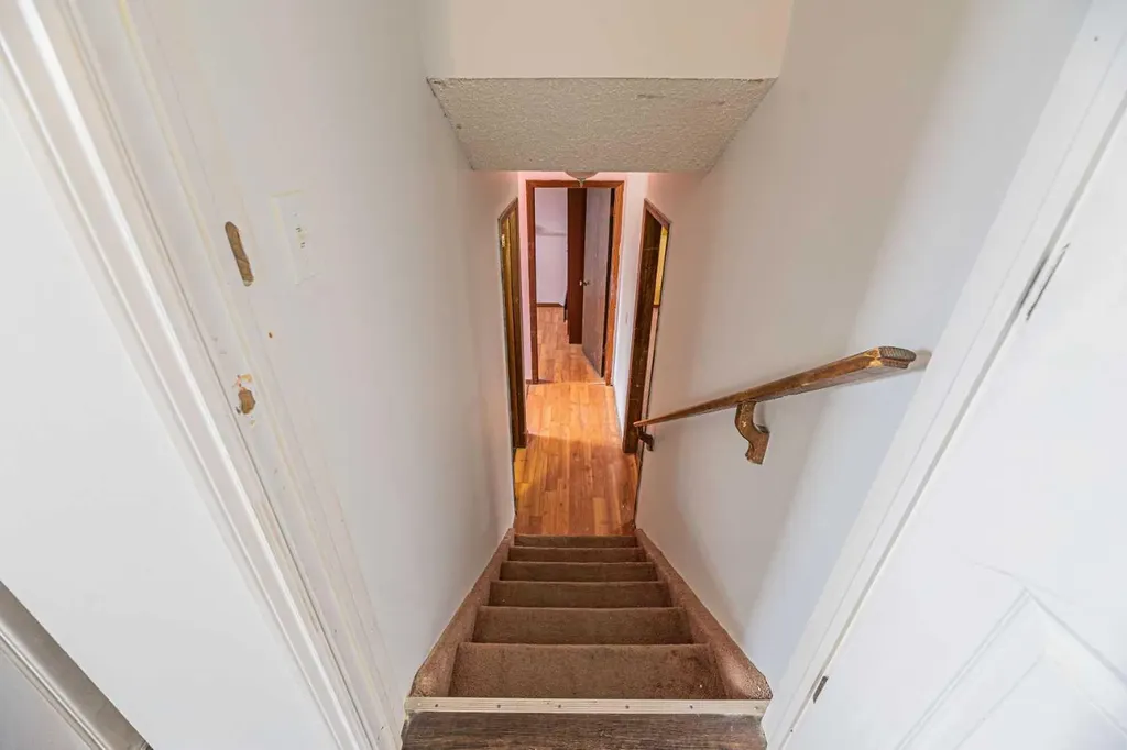 64 Castledale Crescent NE Calgary AB T3J 1X4