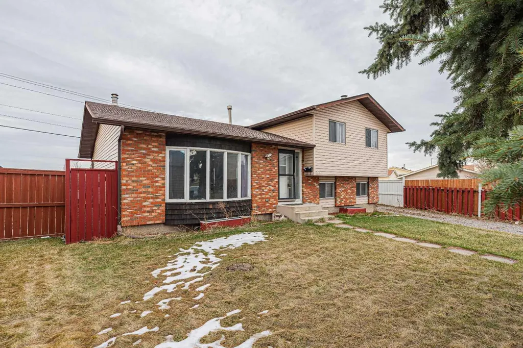 64 Castledale Crescent NE Calgary AB T3J 1X4