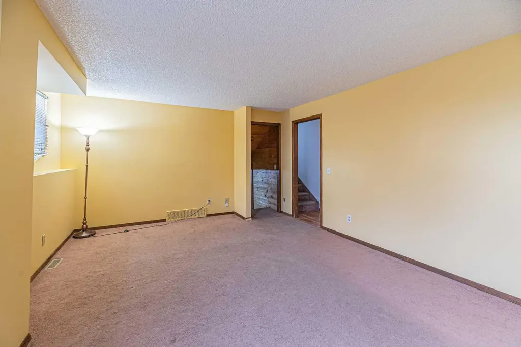 64 Castledale Crescent NE Calgary AB T3J 1X4