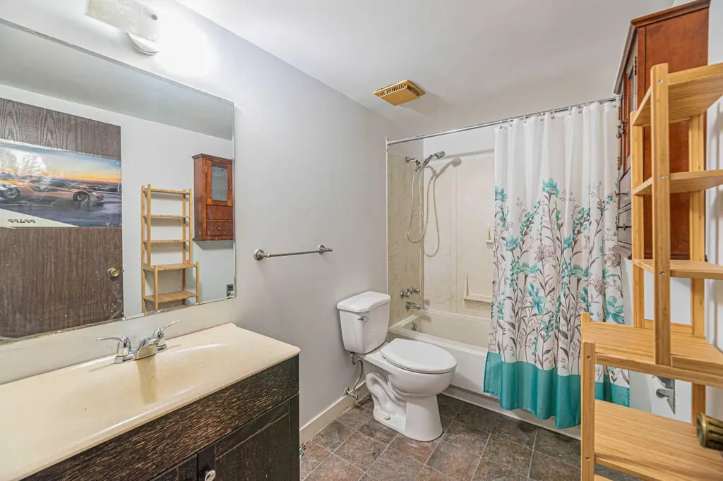64 Castledale Crescent NE Calgary AB T3J 1X4