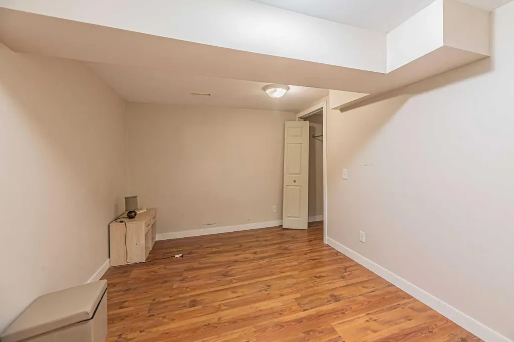 64 Castledale Crescent NE Calgary AB T3J 1X4
