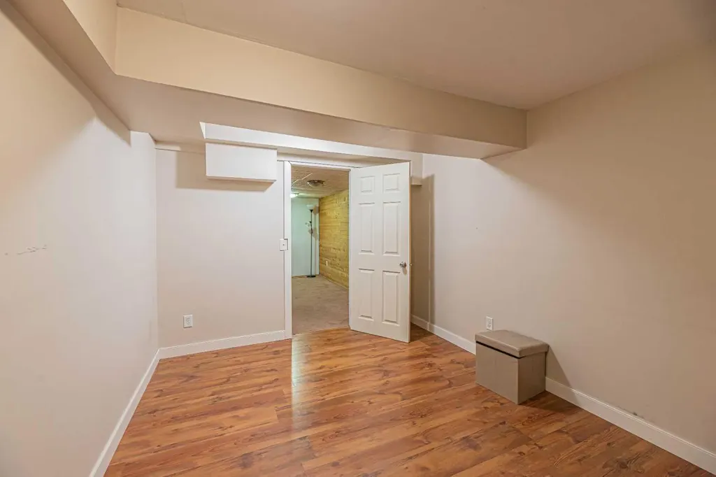 64 Castledale Crescent NE Calgary AB T3J 1X4