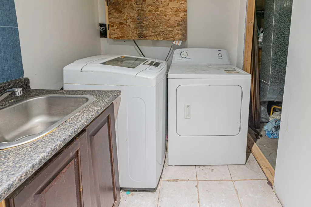 64 Castledale Crescent NE Calgary AB T3J 1X4