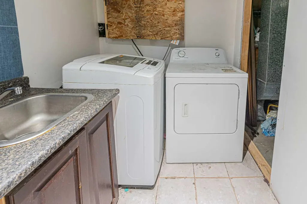 64 Castledale Crescent NE Calgary AB T3J 1X4