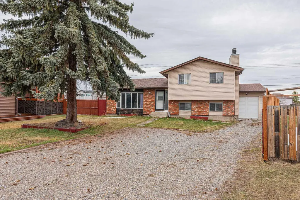 64 Castledale Crescent NE Calgary AB T3J 1X4