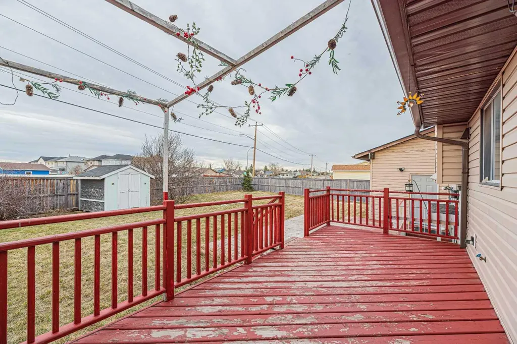 64 Castledale Crescent NE Calgary AB T3J 1X4
