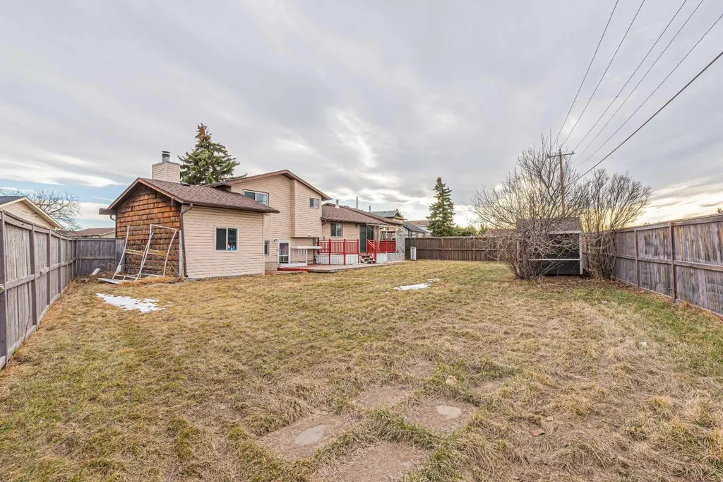 64 Castledale Crescent NE Calgary AB T3J 1X4