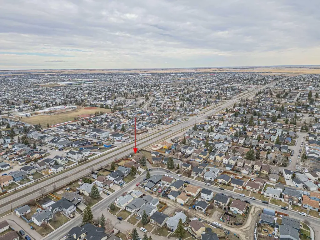 64 Castledale Crescent NE Calgary AB T3J 1X4