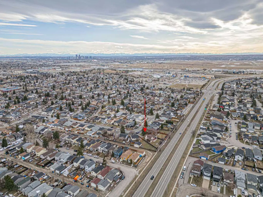 64 Castledale Crescent NE Calgary AB T3J 1X4