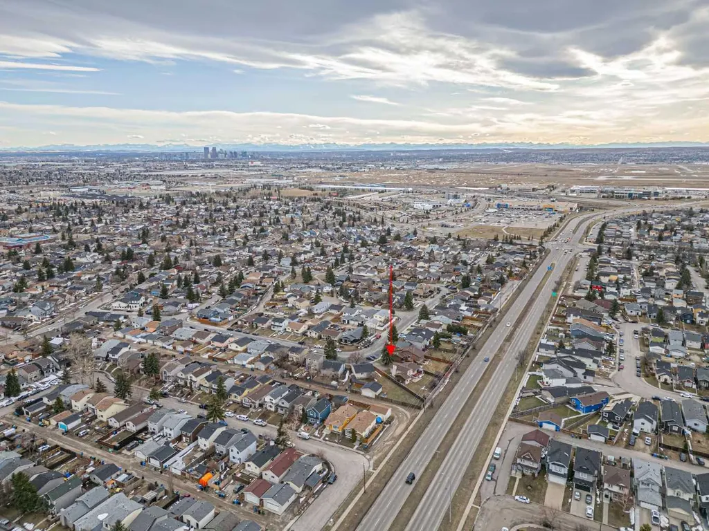 64 Castledale Crescent NE Calgary AB T3J 1X4