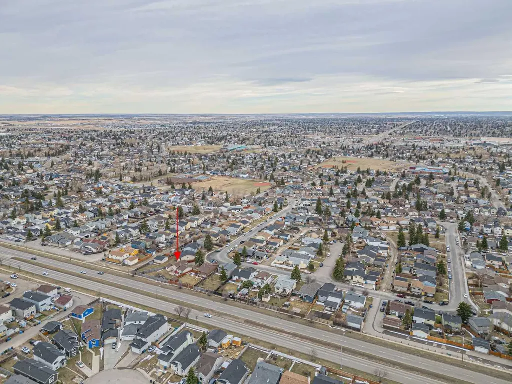 64 Castledale Crescent NE Calgary AB T3J 1X4