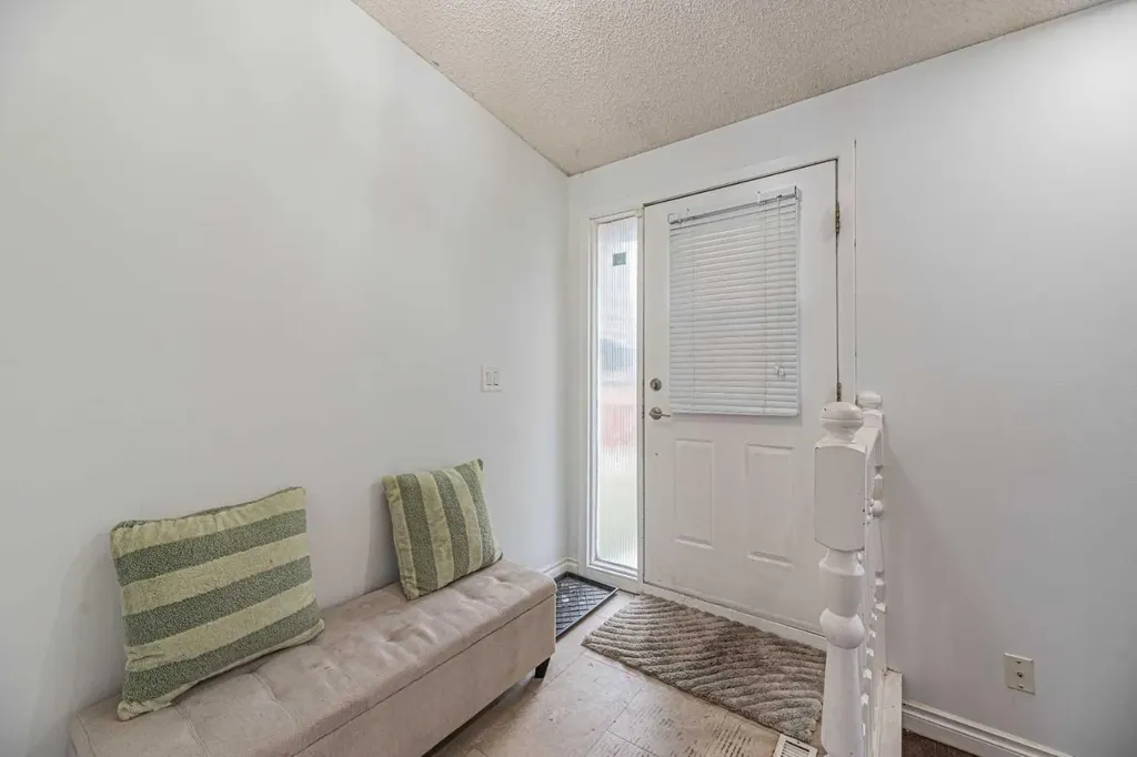 64 Castledale Crescent NE Calgary AB T3J 1X4