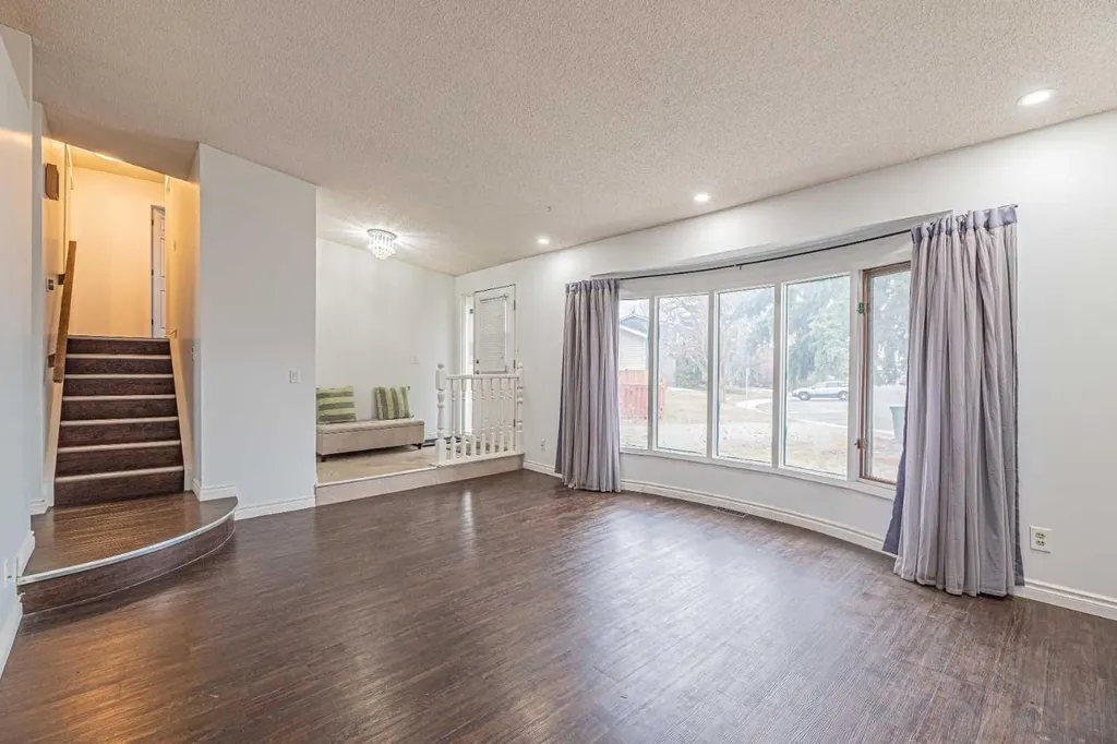64 Castledale Crescent NE Calgary AB T3J 1X4